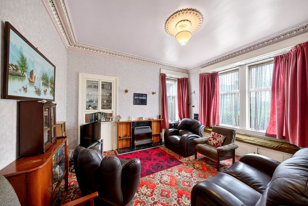 Property photo 2 of 27