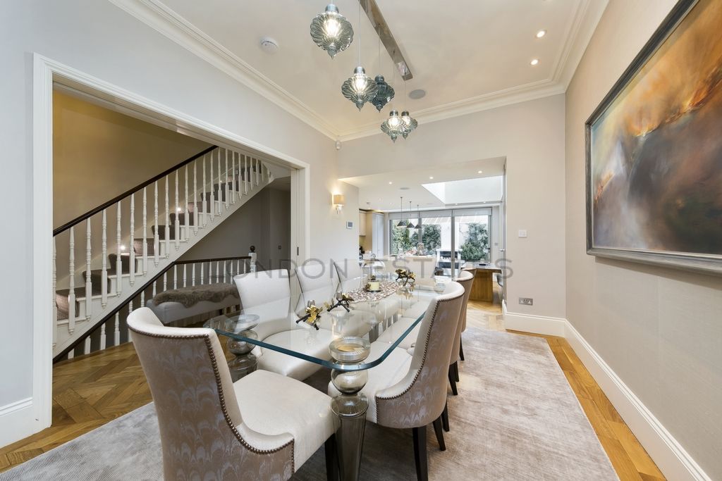 Property photo 3 of 34 Photo 4