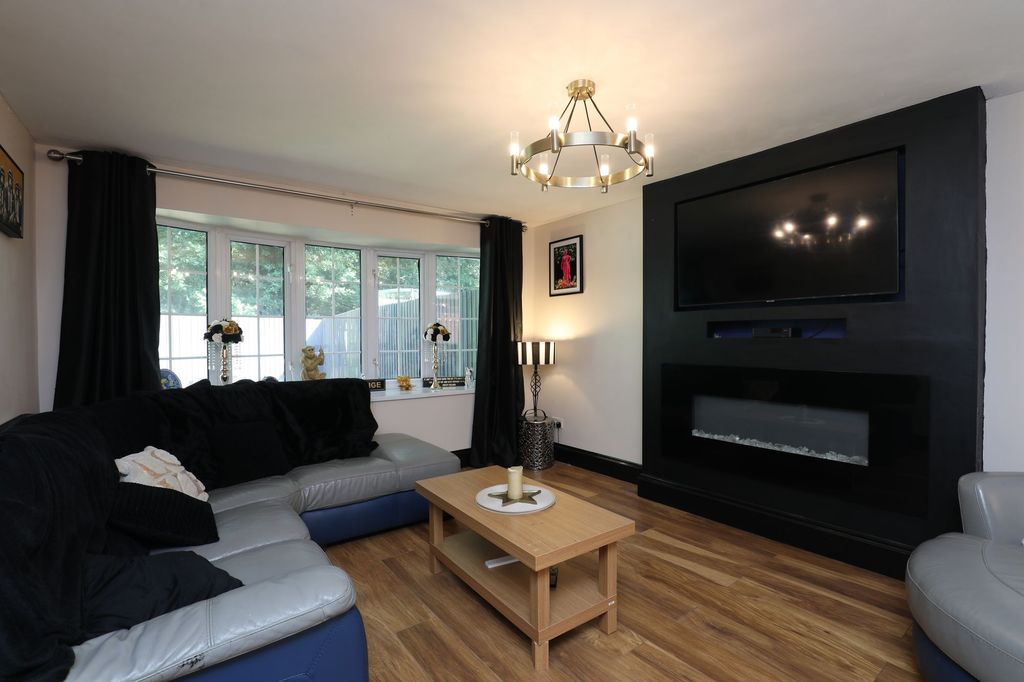 Property photo 2 of 25