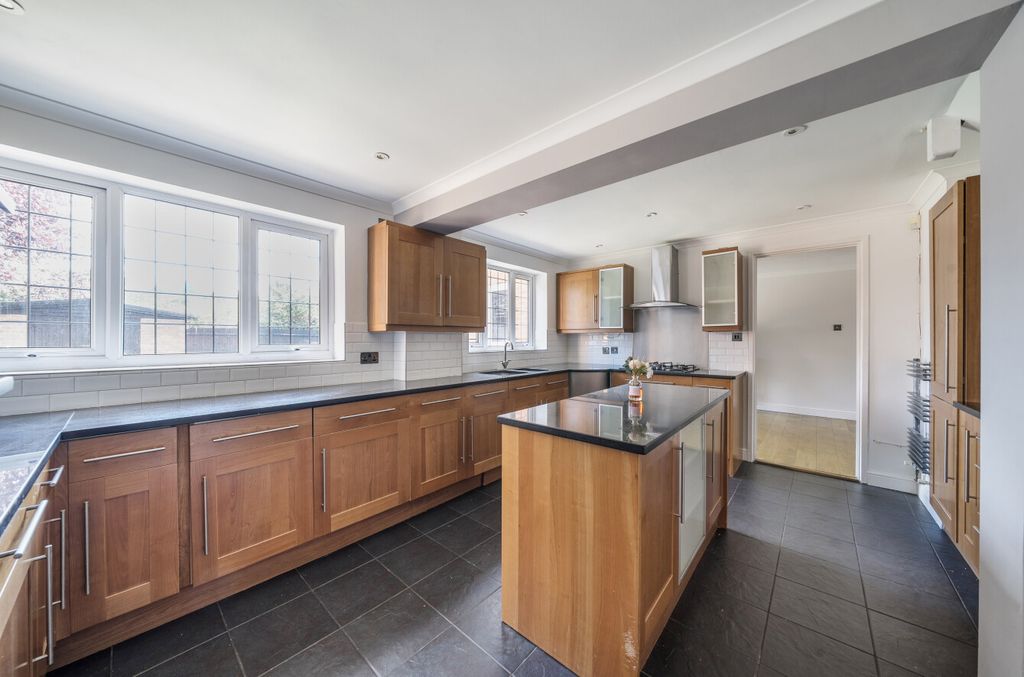 Property photo 2 of 19 1340340-5-689Da16...