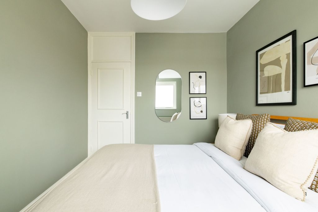 Property photo 3 of 18 1A93Abd4-Abd6-489...