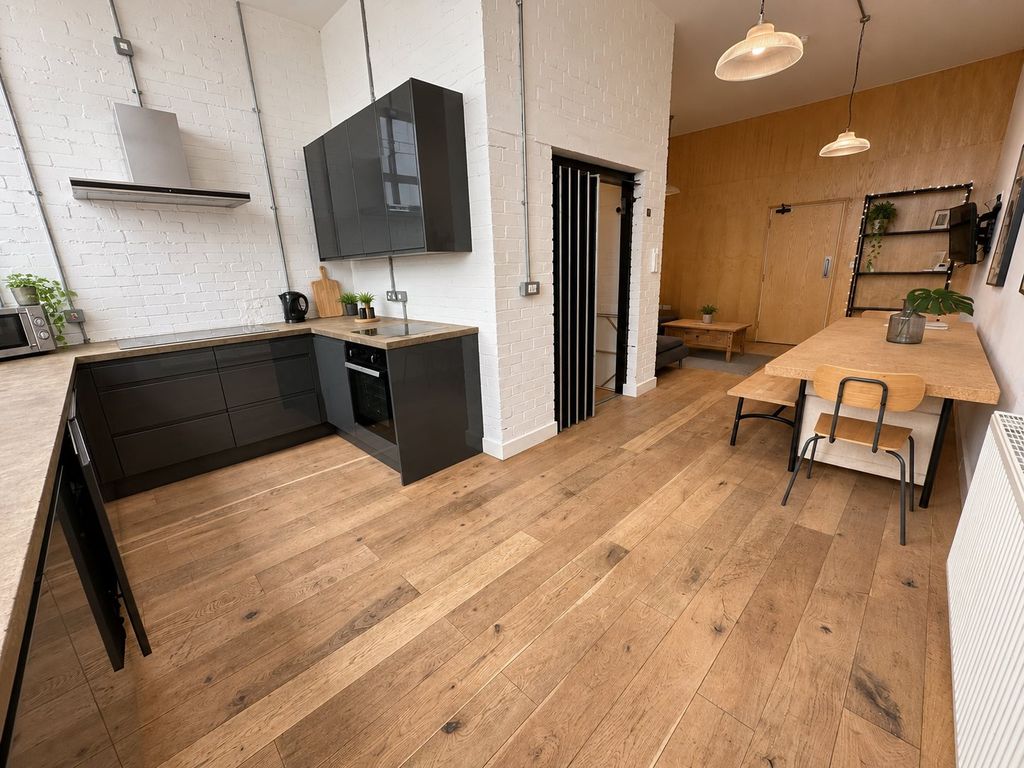 Property photo 3 of 14 2, 63 Kempston - 14