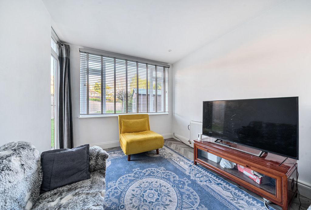 Property photo 3 of 18 1384234-9-6920948...