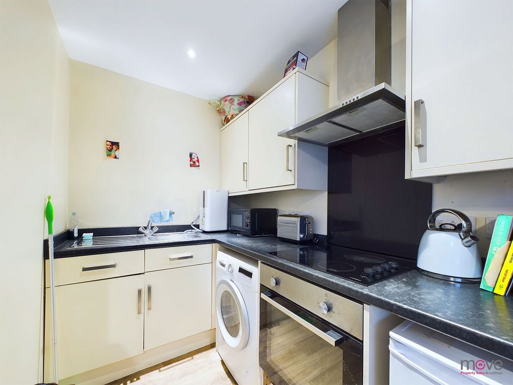 Property photo 3 of 6 Kitchen