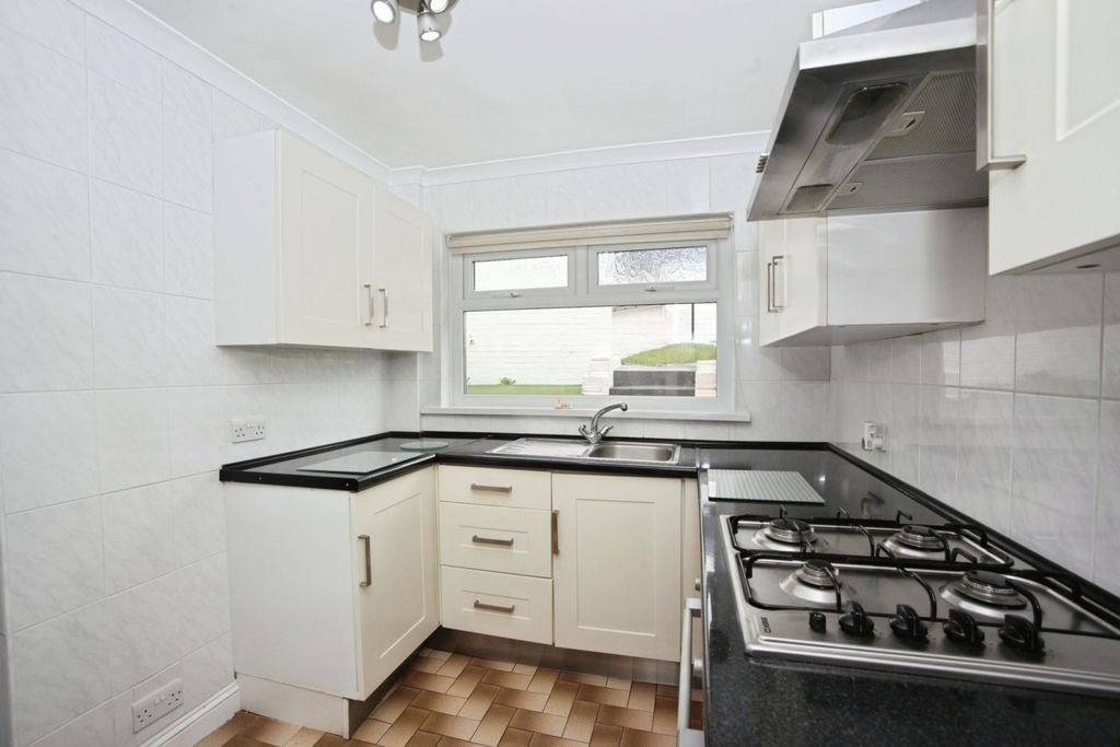 Property photo 3 of 21