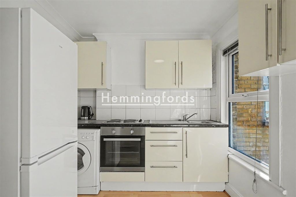 Property photo 3 of 15 Bethnal Green Road E2-11.Jpg