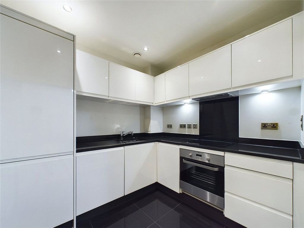 Property photo 2 of 31 Kitchen