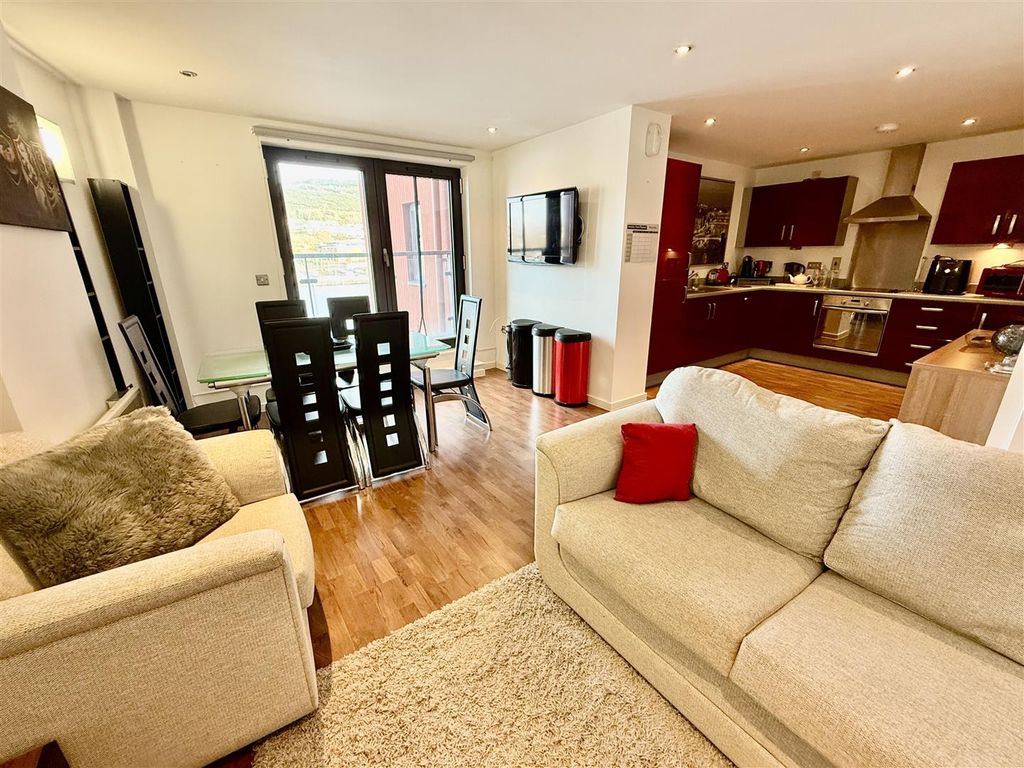 Property photo 3 of 13