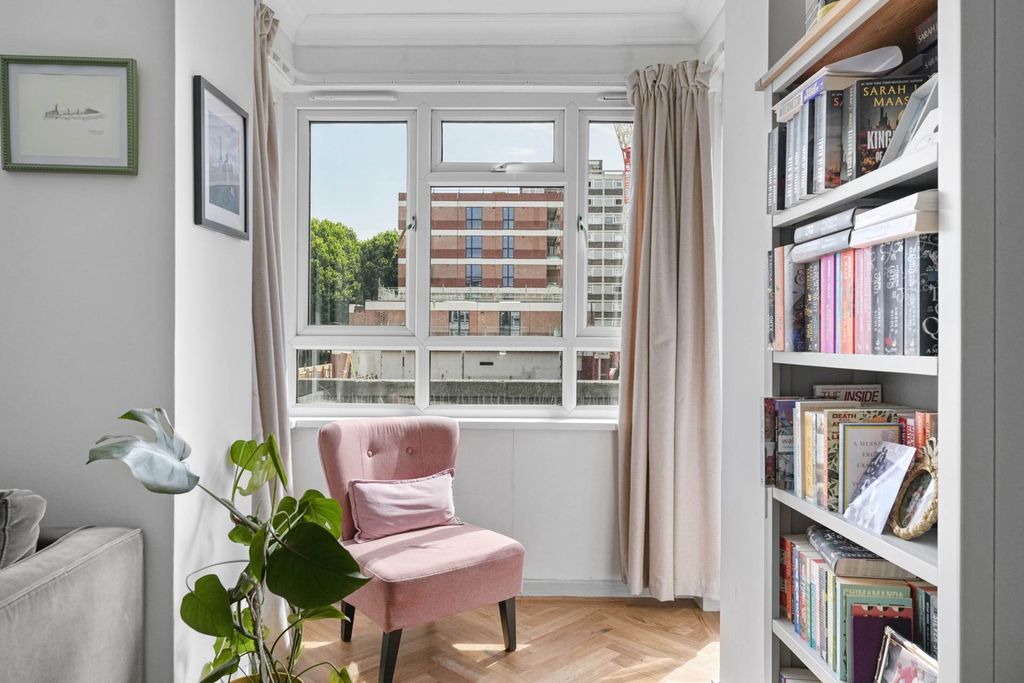 Property photo 2 of 17