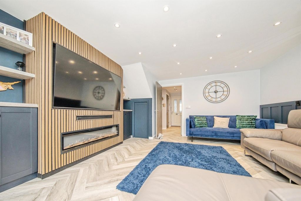 Property photo 2 of 22