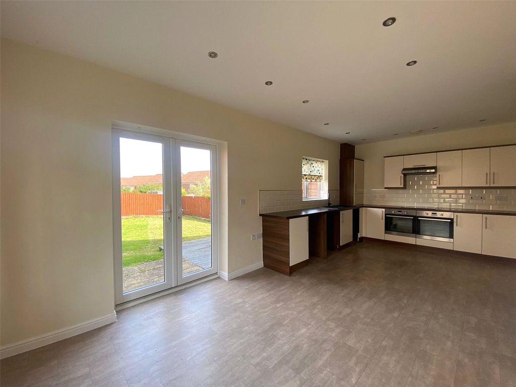 Property photo 3 of 17 Picture No. 06