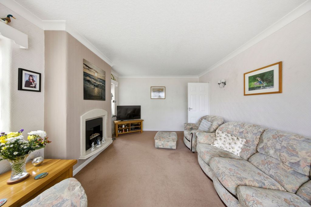 Property photo 3 of 23