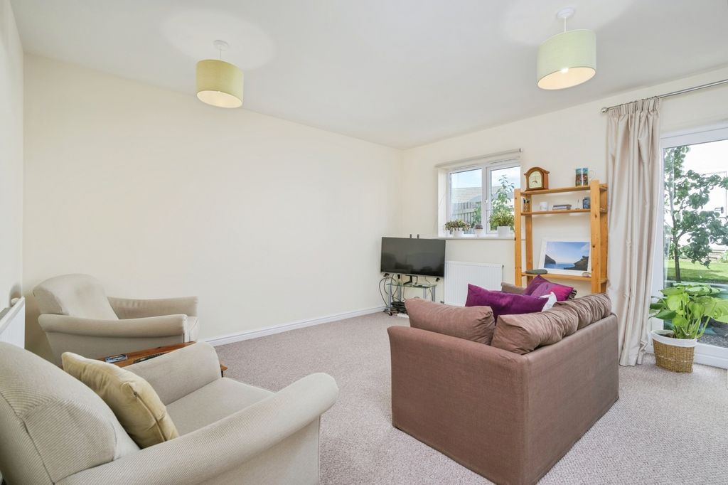 Property photo 2 of 17 Photo