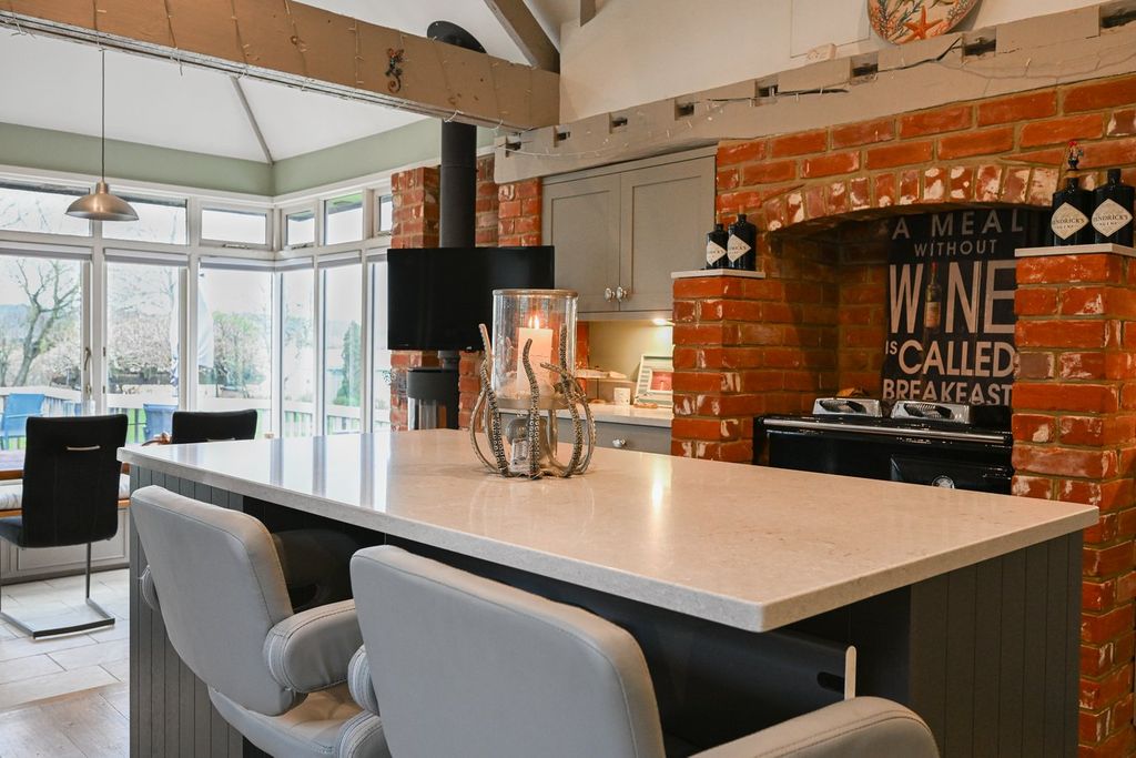 Property photo 2 of 23