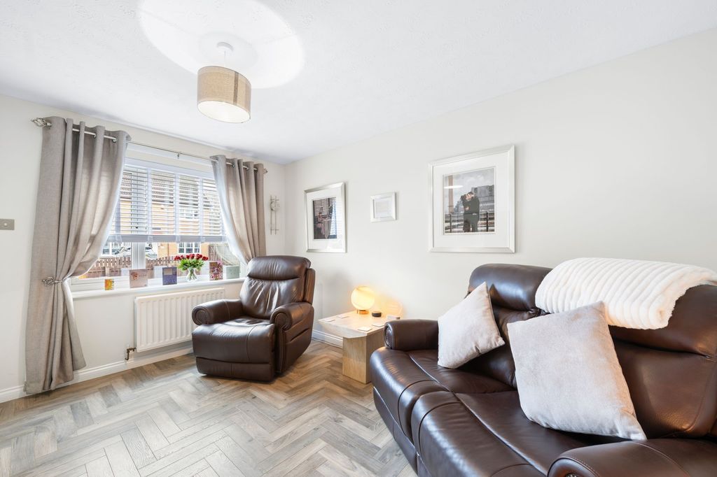 Property photo 2 of 20