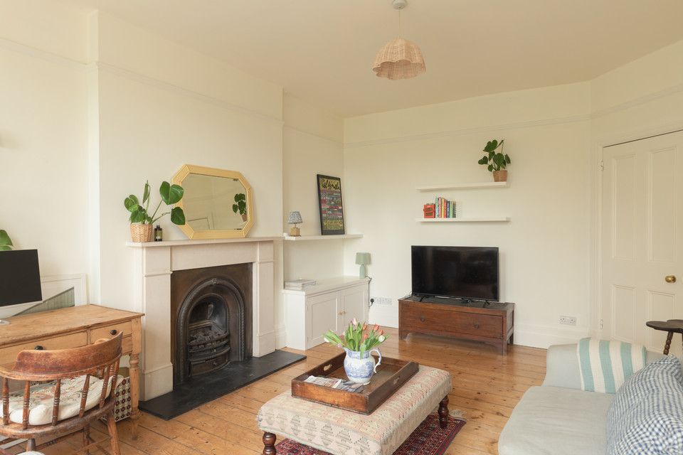 Property photo 2 of 32