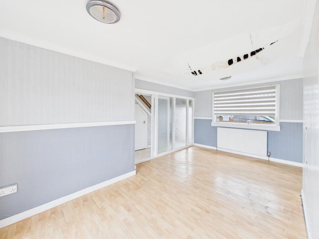 Property photo 3 of 12 Living Room