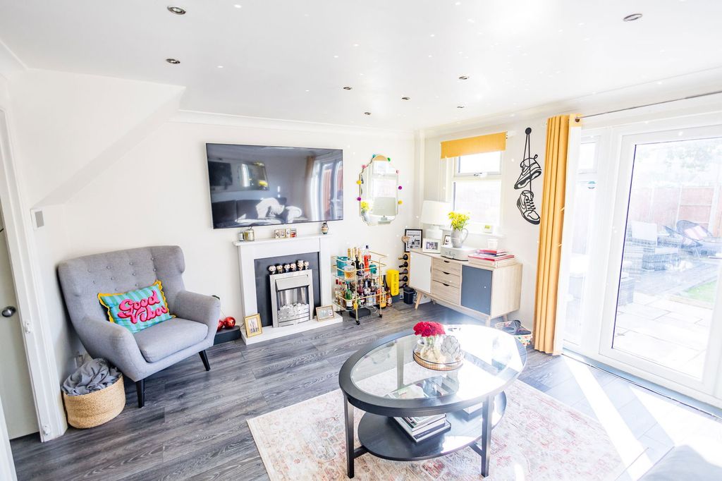 Property photo 3 of 19