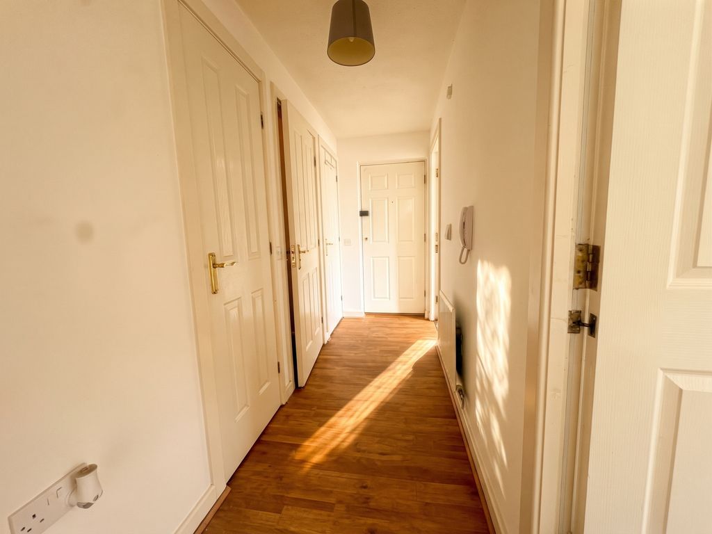 Property photo 2 of 9 Hallway