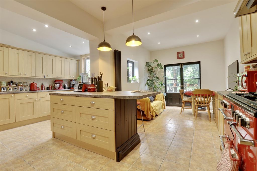 Property photo 1 of 36 00Ac7892-96C0-4Fe9-825A-6Dedd0734565_1_201_A.Jpeg