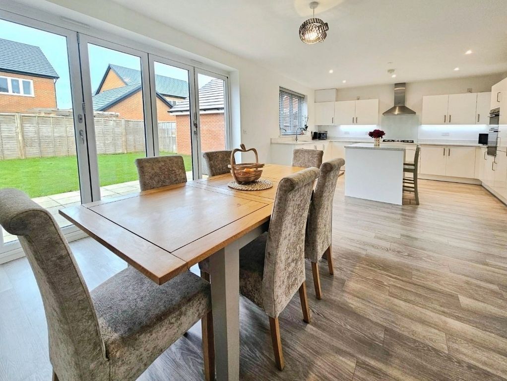 Property photo 3 of 16 Pbox-Dining_Room-317523.Jpg