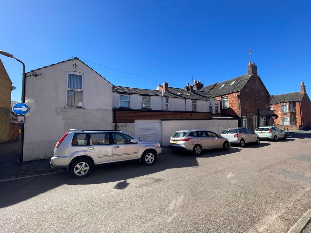 Property photo 1 of 28