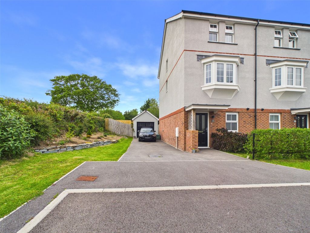 Property photo 1 of 24 16 Bramble Avenue