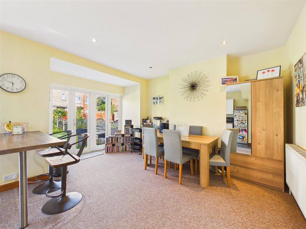 Property photo 3 of 9 Cam05193G0-Pr0203-Still003.Jpg