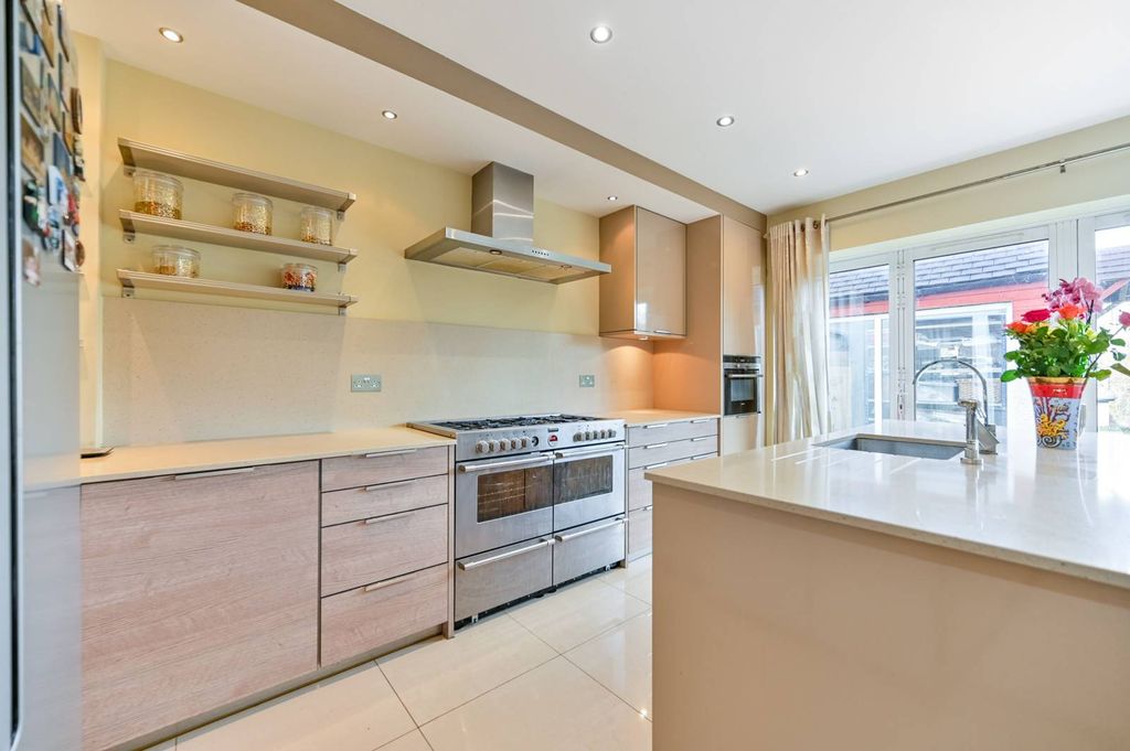 Property photo 3 of 17