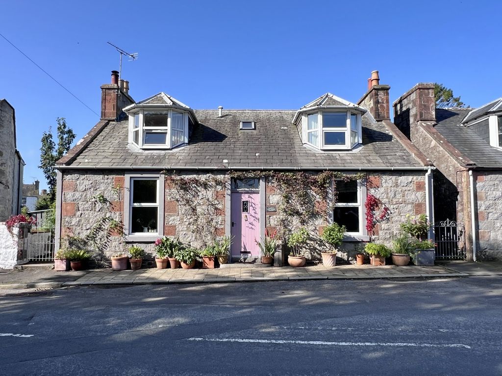 Property photo 1 of 32