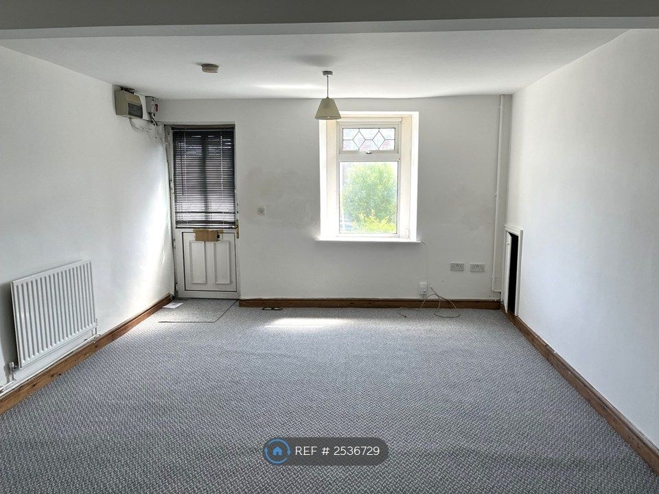 Property photo 2 of 5 Living Room