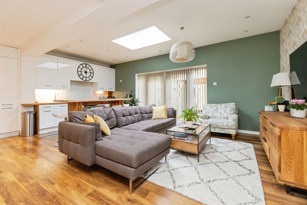 Property photo 2 of 22