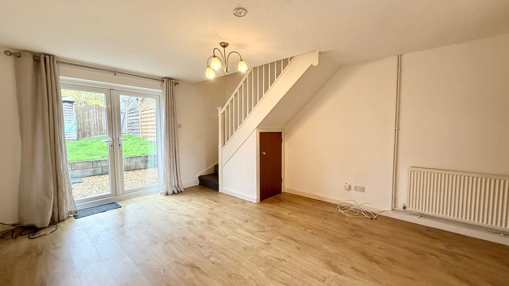 Property photo 3 of 11 Lounge