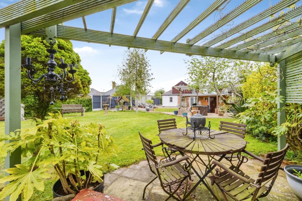 Property photo 2 of 32