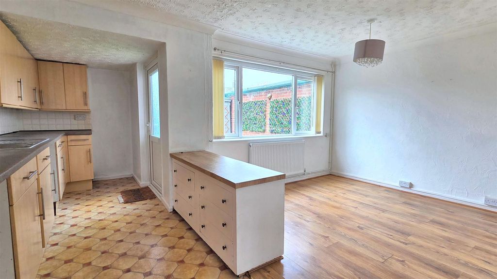 Property photo 3 of 9 Kitchen/Diner