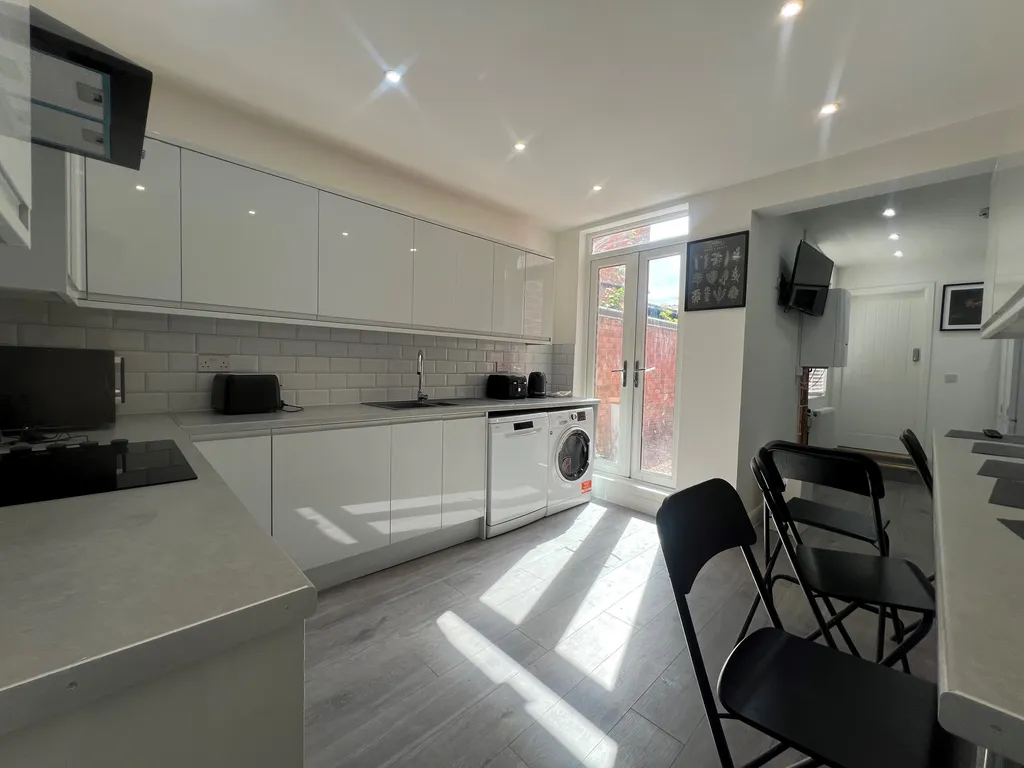 Apartment in Sandwell, West Midlands - More