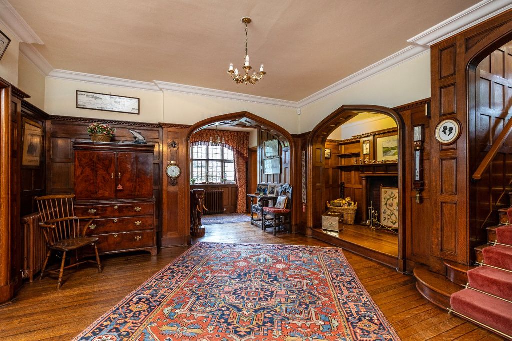 Property photo 2 of 26 Entrance Hall
