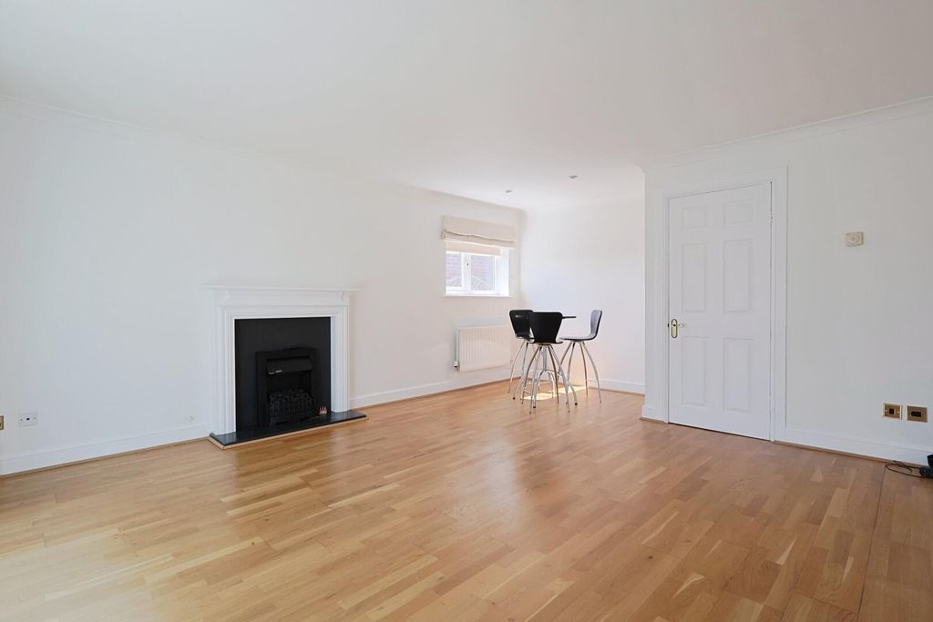 Property photo 3 of 18 Living Room