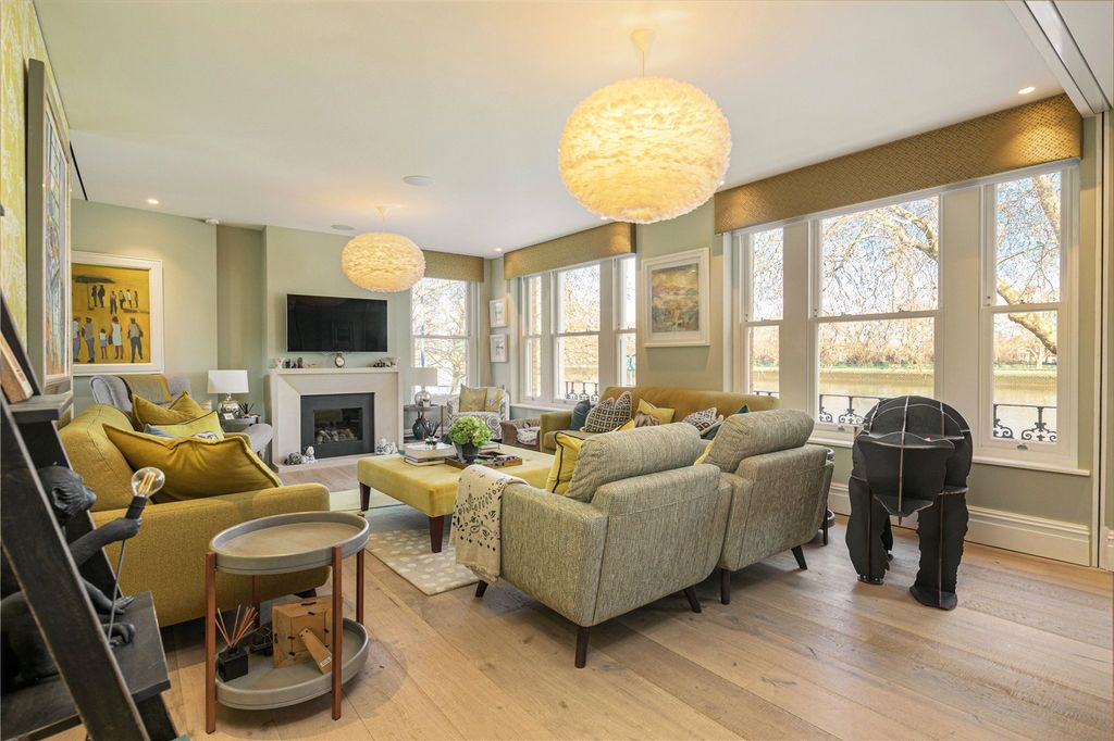 Property photo 2 of 19 Reception