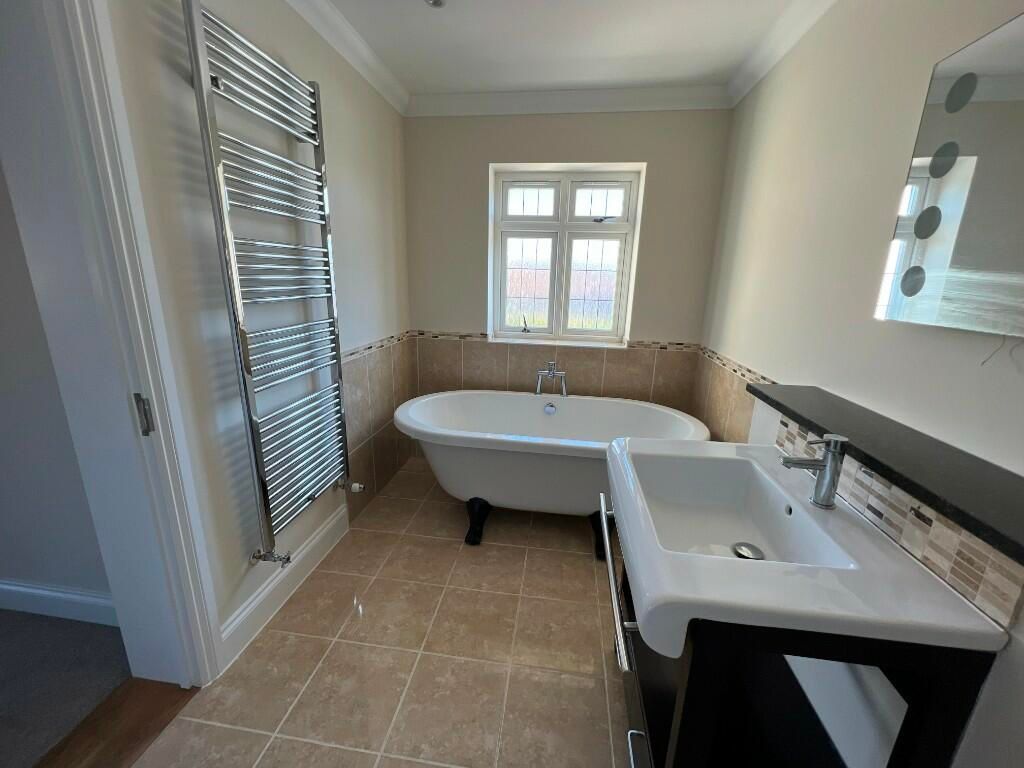 Property photo 3 of 5 A84B857Ccb56163c3E7604Fc4Aa14E7c