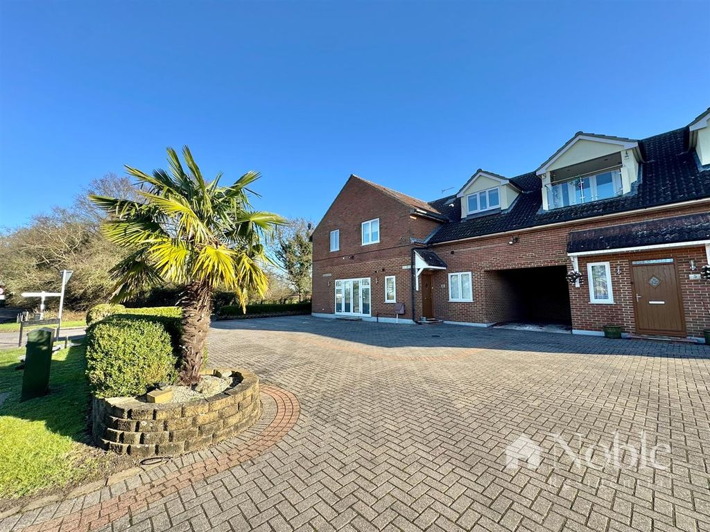 Property photo 1 of 14 External