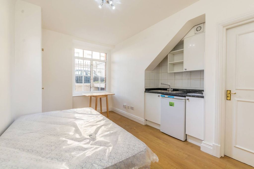 Property photo 1 of 4