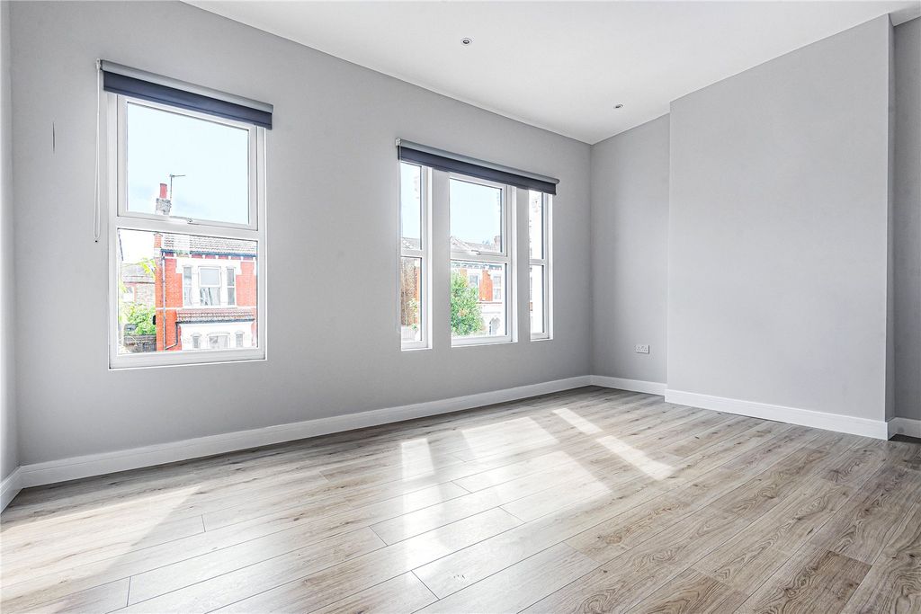 Property photo 3 of 19 Picture No. 15