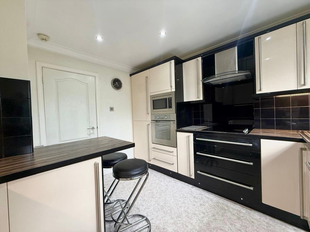 Property photo 3 of 15 Picture No. 32