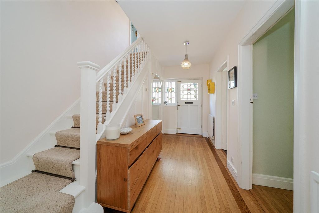 Property photo 2 of 27 Hallway