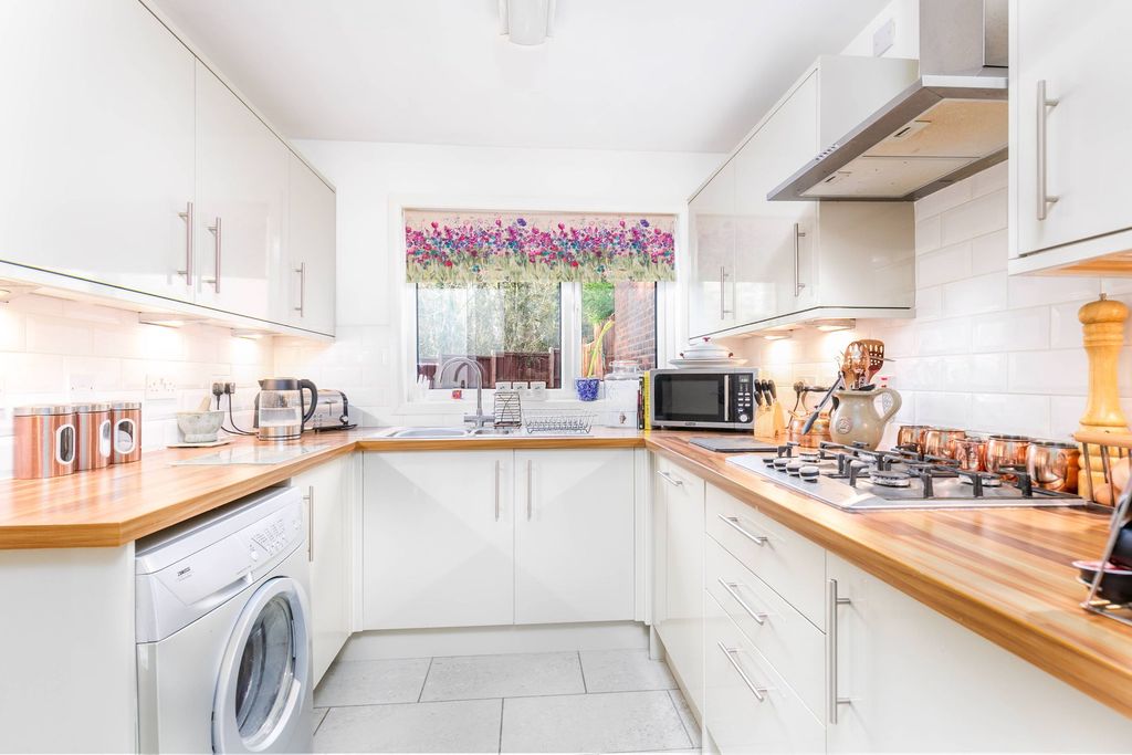 Property photo 2 of 19 Photo 12