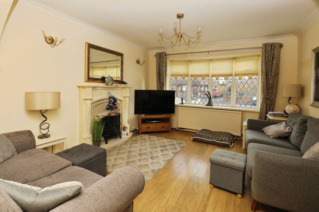 Property photo 3 of 15 Lounge