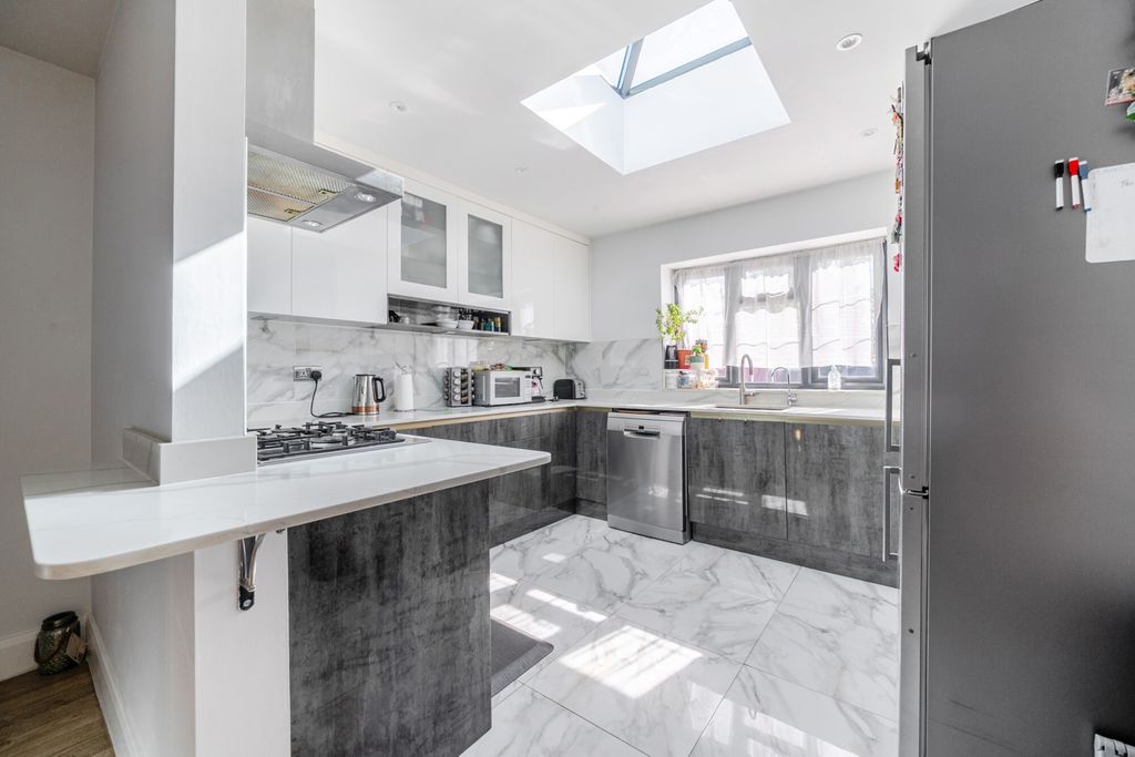 Property photo 3 of 20 1448795-8-69Eba66...