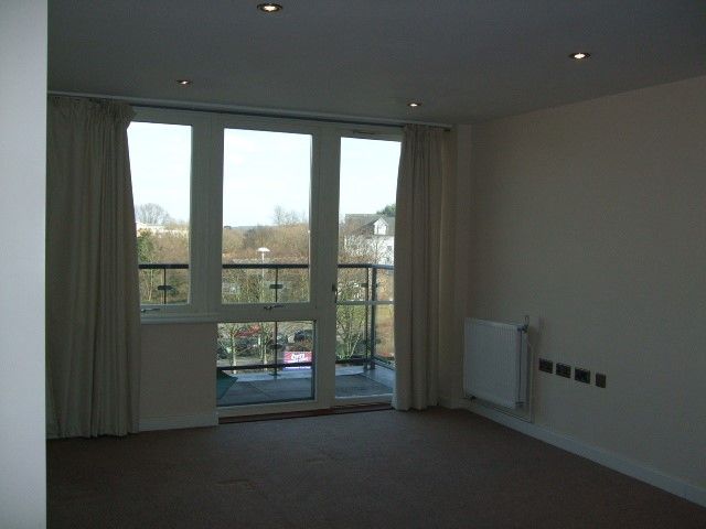 Property photo 2 of 11 Living Room