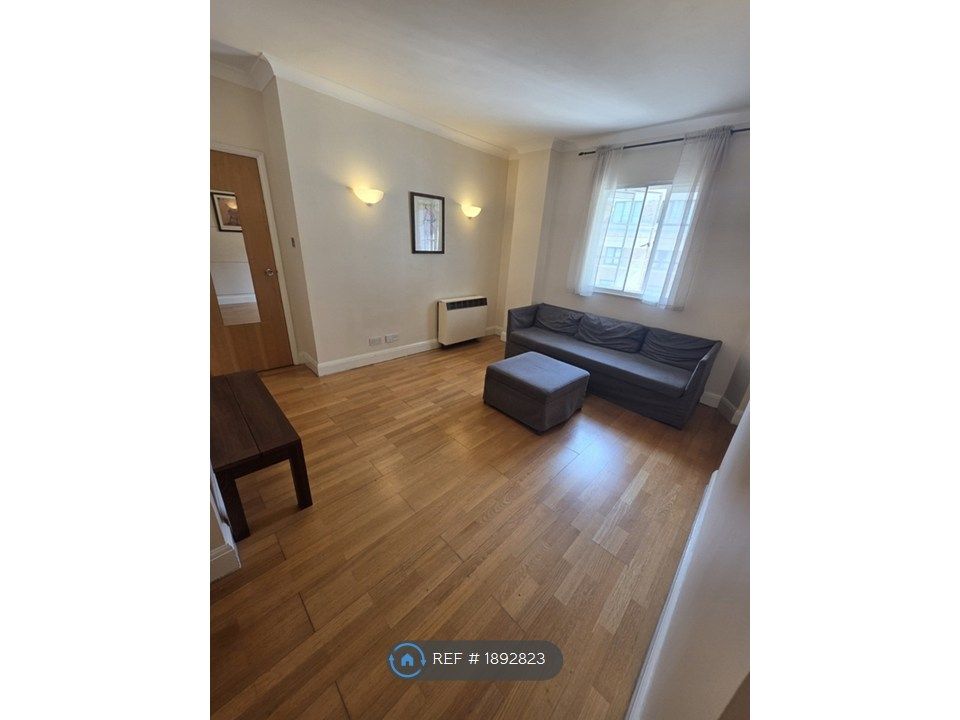 Property photo 3 of 15 Lounge